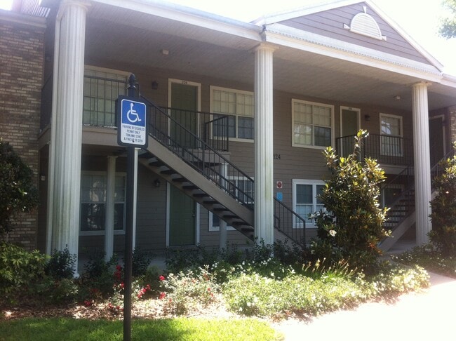 Building 124 - 124 Reserve Cir Unit 208