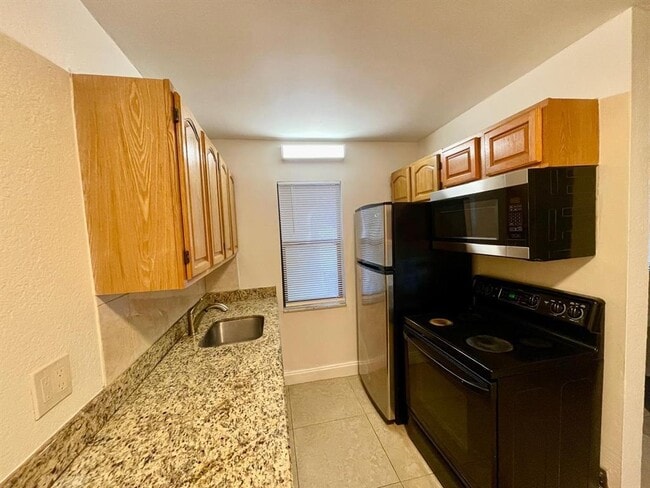 Photo - 601 NE 29th Dr Unit 7