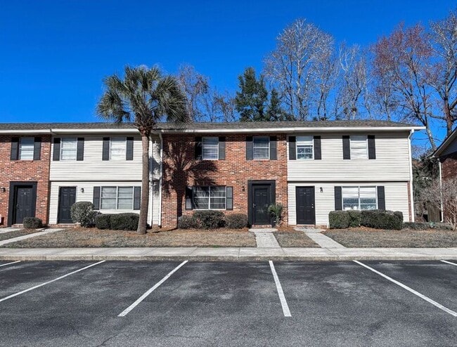 Building Photo - 415 Parkdale Dr