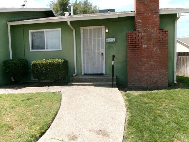 Building Photo - 570 Gilbert Ave Unit 3