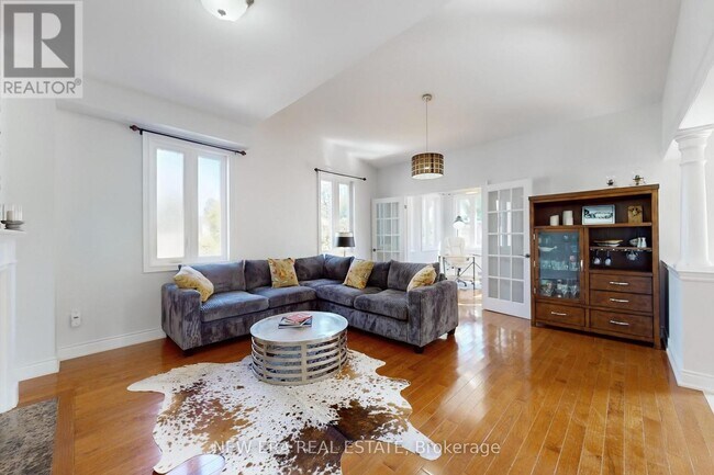 Photo - 1031 Lake Dr N