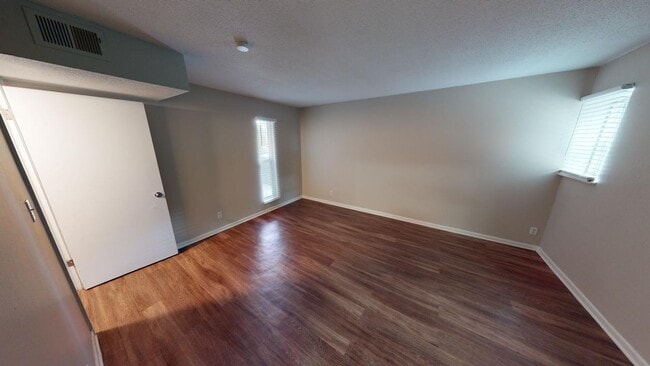 Photo - Arabell - 3740 Warwick