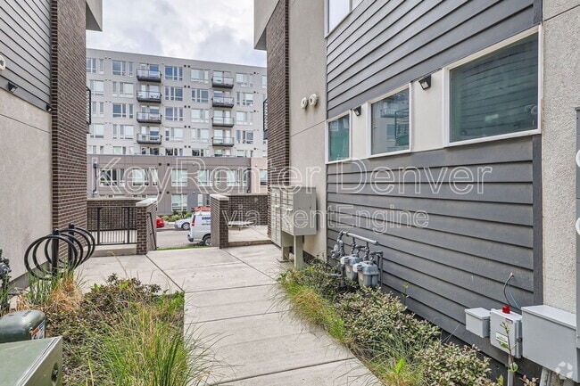 Building Photo - 1571 N Grove St Unit 2 Rental
