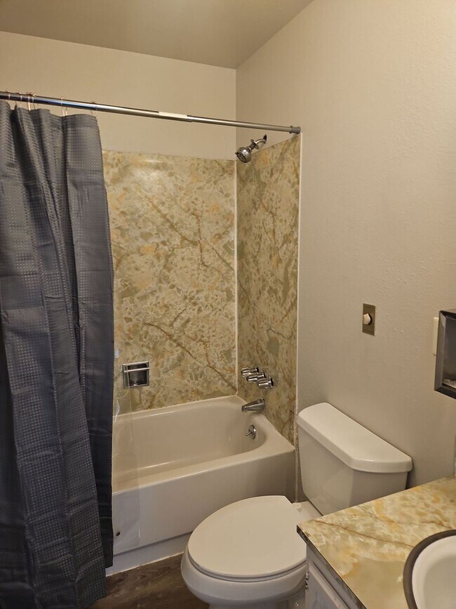 Photo - 402 Arland Ave W Unit #1