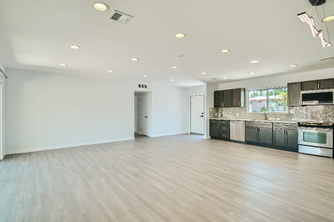 Photo - 1930 E Missouri Ave