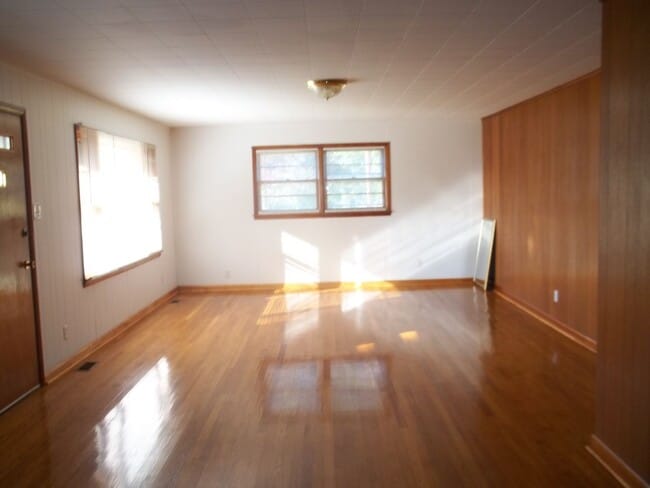 Photo - 115 Armstrong Cir