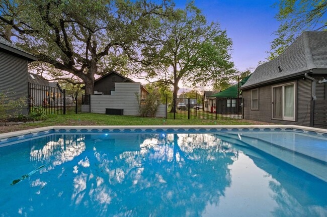 Photo - 1507 Drake Ave