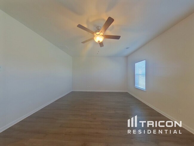 Photo - 823 Athens Ln