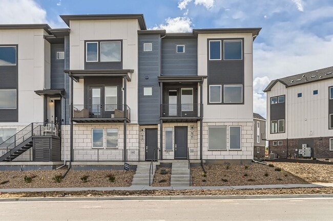 Building Photo - 676 Saddle Dr Rental