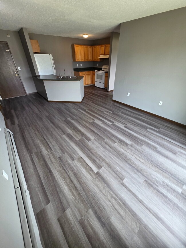 Building Photo - 3 Bedroom | 2 Bathroom Ground Floor Unit 15 Rental