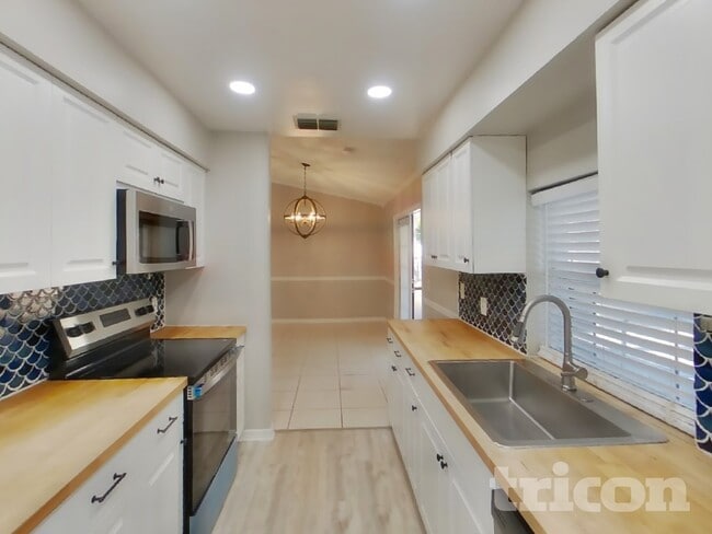 Photo - 1446 Deborah Dr