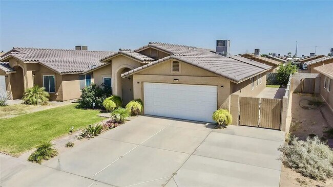 Photo - Gorgeous 4 Bedroom, 2 Bathroom Solar Home in Desert Oasis!