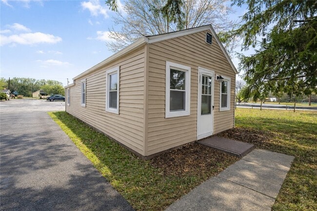 Building Photo - 350 Waterloo Geneva Rd