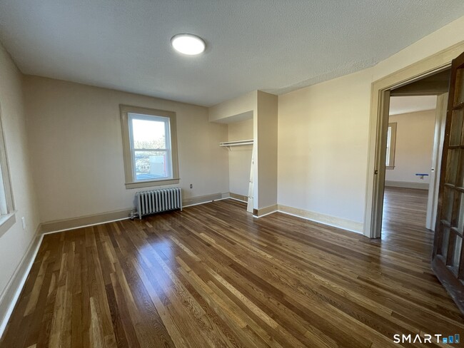 Photo - 482 W Main St