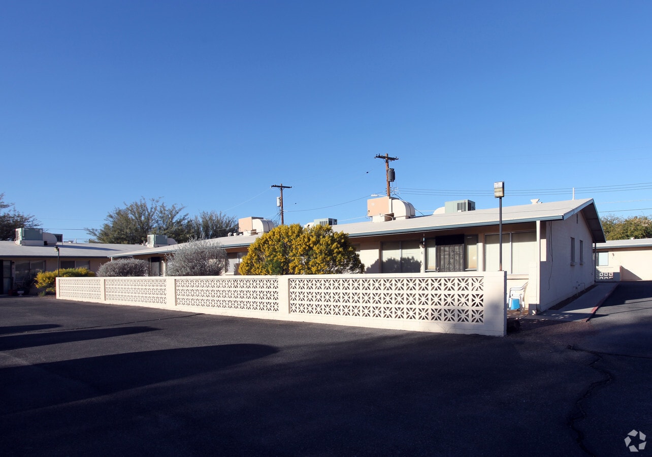 Photo - Park Plaza Apartments