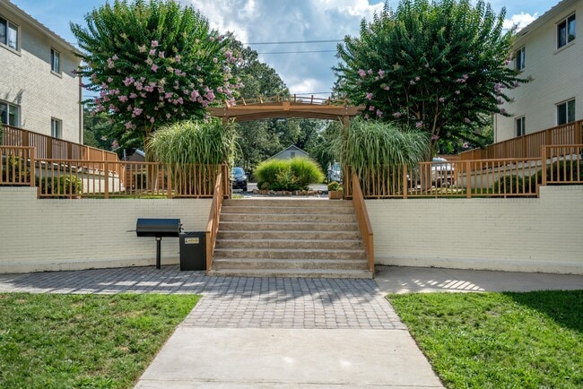 Photo - Charming 2 Bedroom 1 Bath Apartment Unit 6