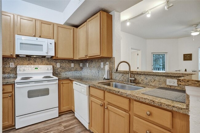 Photo - 6001 SW 70th St Unidad 252