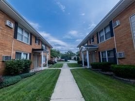 Building Photo - 18518 Wildwood Ave