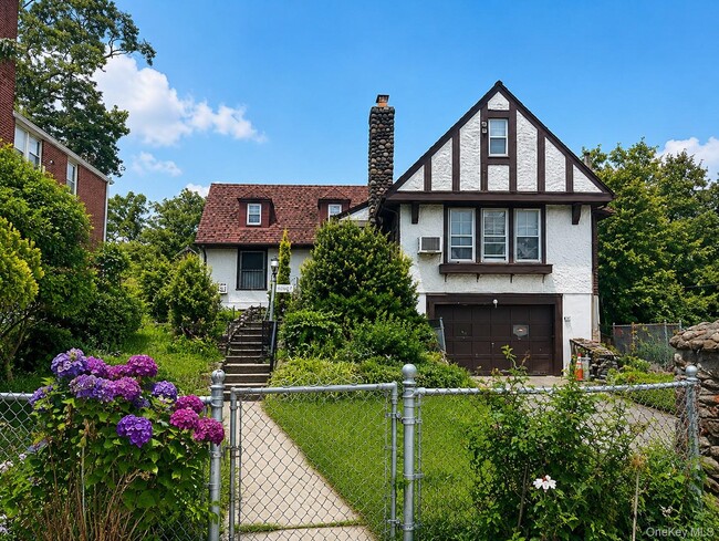 Photo - 188-06 Soho Dr