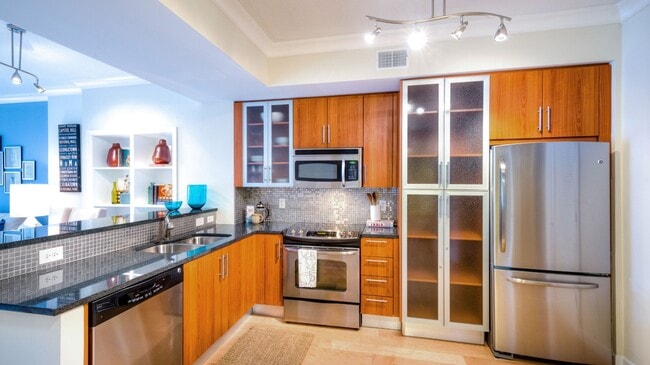 Building Photo - Mira First & M Rental