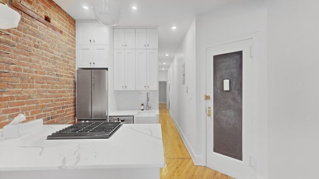 Building Photo - 38 Wyckoff St Unit 2L