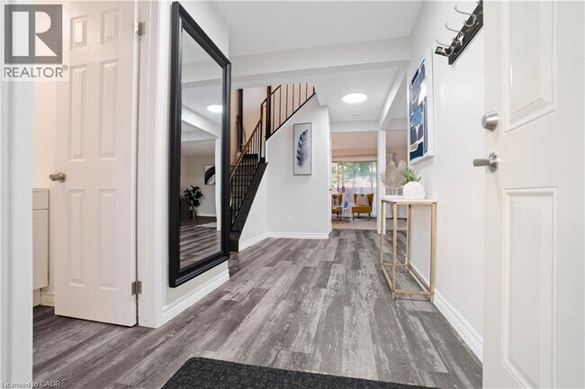 Photo - 770 Fanshawe Park Rd E