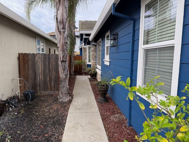508 Lassen Way