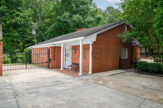 Photo - 615 Pinecrest Dr