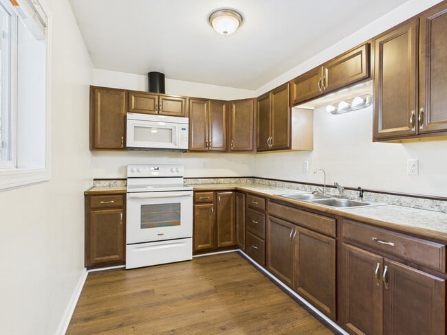 Photo - 2377 Edsson Ave