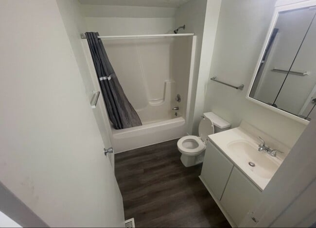 Photo - 806 8th St Unit upper