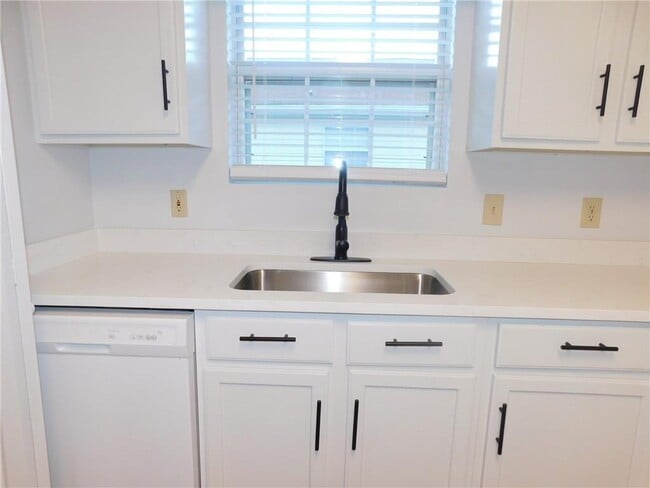 Photo - 94 Rock Garden Pl