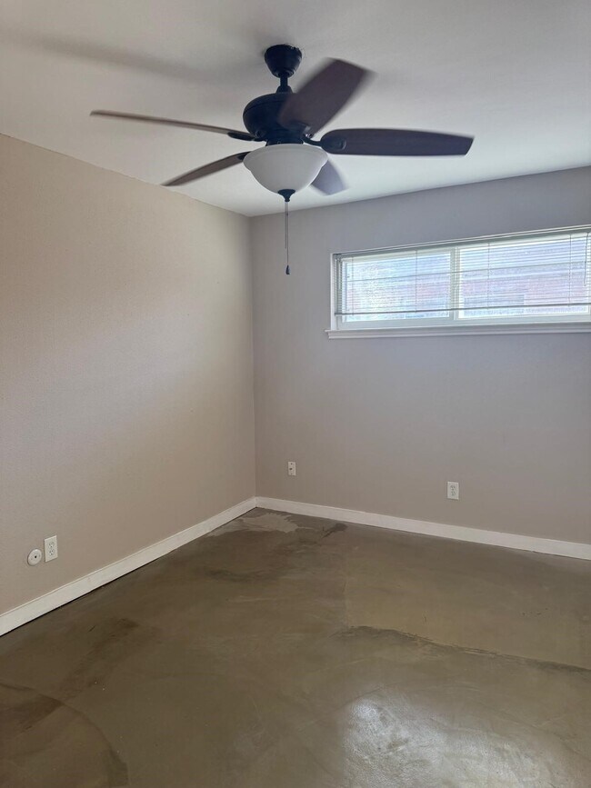 Building Photo - 6402 Del Monte Dr Unit 33