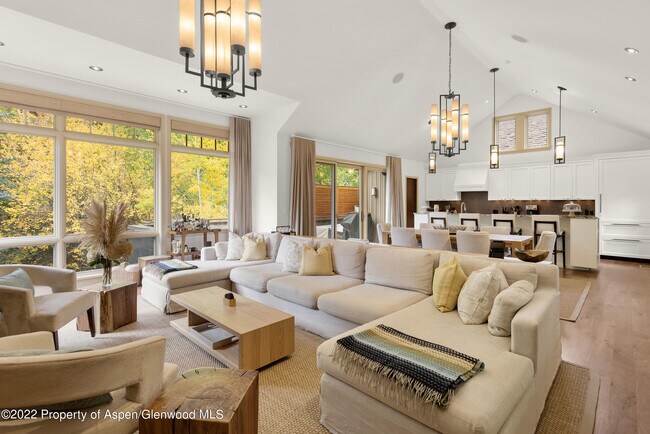 Photo - 509 W Hopkins Ave