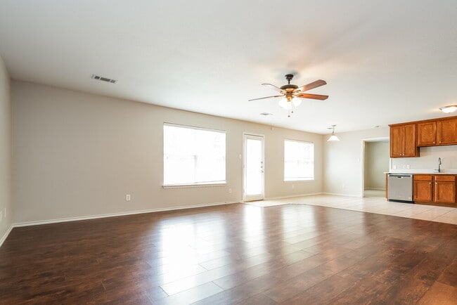 Photo - 908 Chase Ln