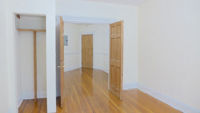 Photo - 382 Riverway