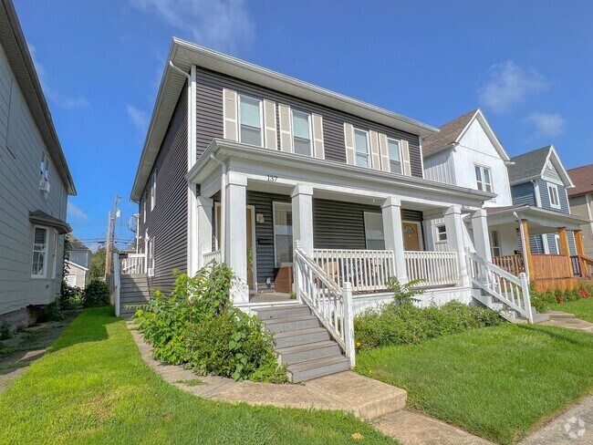 Building Photo - Modernized 2nd Floor Apartment in Franklin...