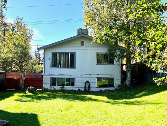 Building Photo - Downtown Furnished Two Bed Unit 1618 E St.-  #1 Rental
