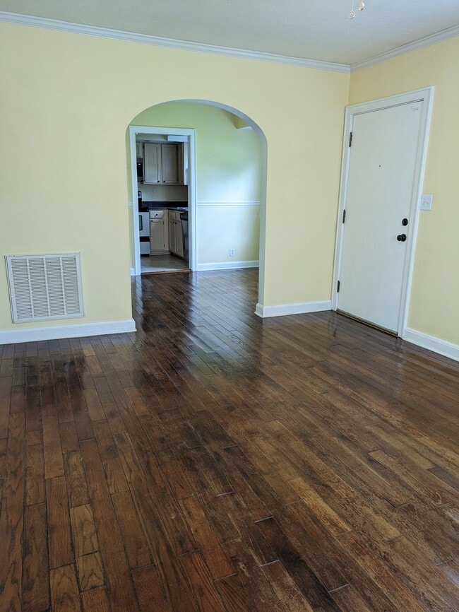 Photo - 306 Colonial Dr