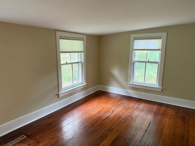 Habitación trasera adicional - 552 South Ave