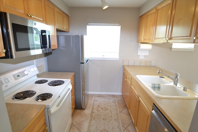 Photo - 12345 Roosevelt Way NE