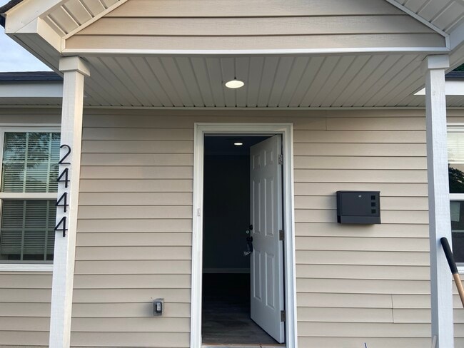 Photo - 2444 Washington St