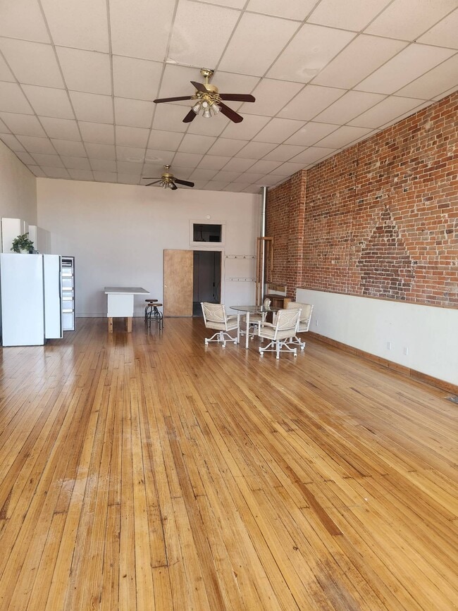 Photo - 108 E Main St