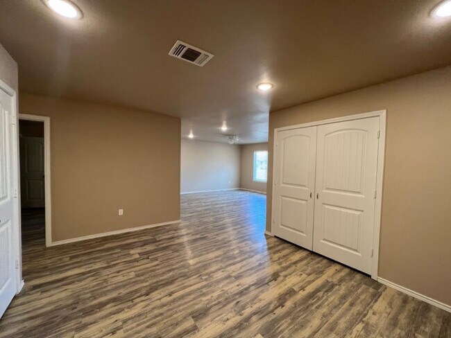 Photo - 2407 N Ave N
