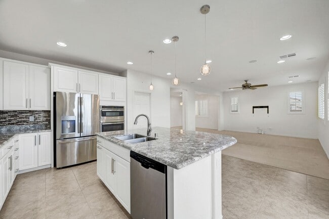 Photo - Stunning 4 Bedroom with Mountain Views!