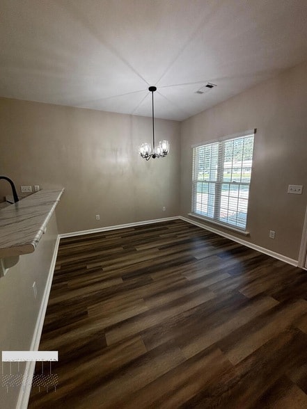 Photo - 604 N Main St