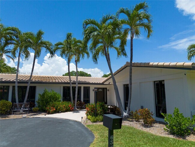 Photo - 636 Hibiscus Dr