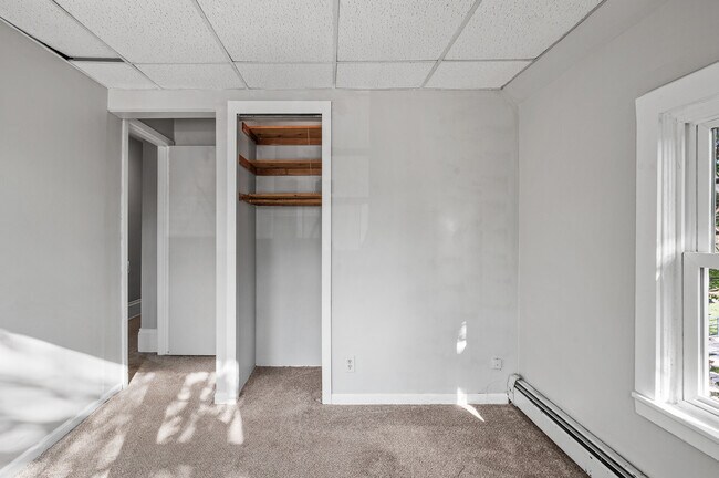 Photo - 909 E River Pky