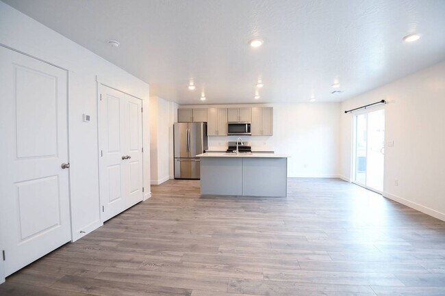 Photo - Beautiful 4 bedroom 2.5 bathroom townhome in Cedar City!