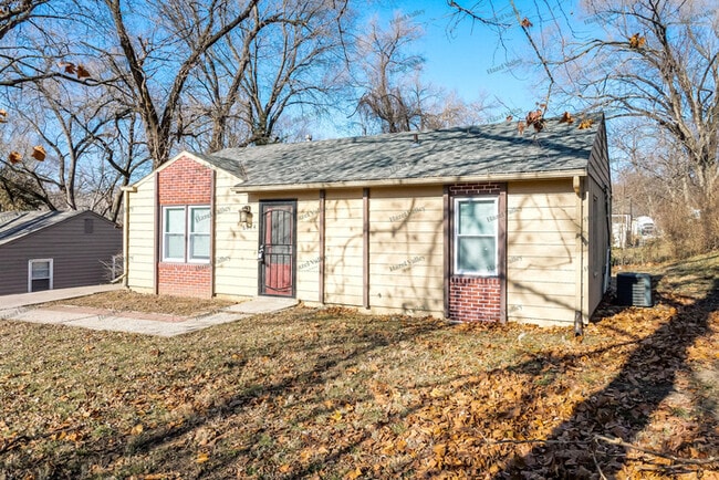 Photo - 6014 Everett Ave