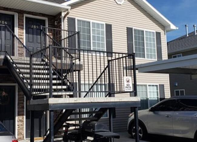 Building Photo - M520CC Unit #205